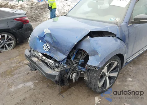 2013 Volkswagen Beetle 2.0T z USA, uszkodzony, nr VIN 3VW7T7AT8DM828515